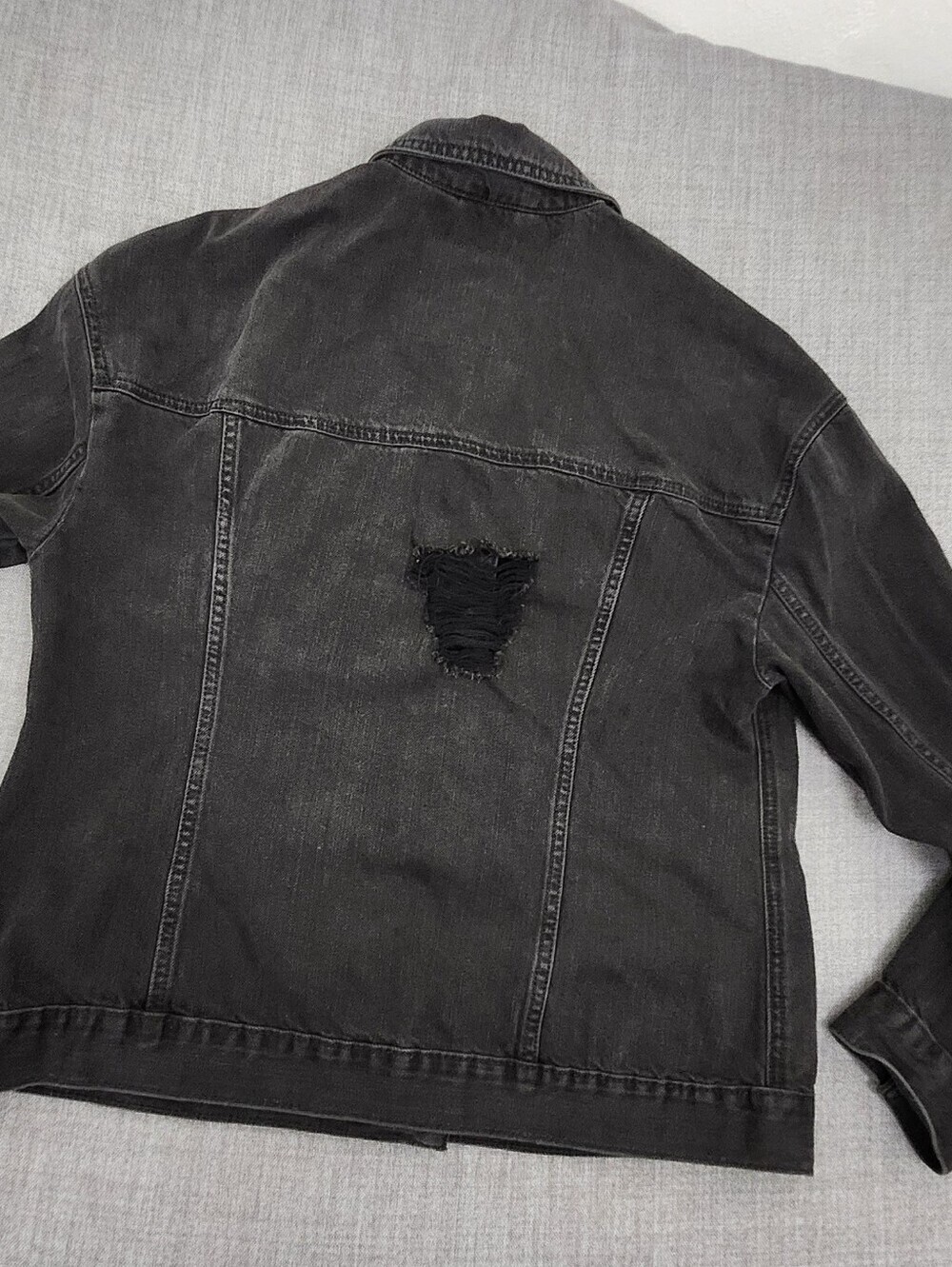 Hollister Black Distressed 100% Cotton Denim Jean Jacket. Large - Picture 6 of 10